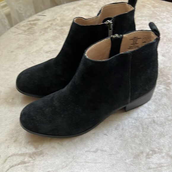 Lands' End Shoes - *Lands End* Suede Ankle Booties SZ 7.5